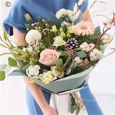 Extra Large Winter Trending Hand-tied without Lilies